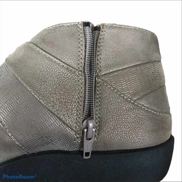 Clark’s Cloudsteppers Sillian Rani Ankle Bootie size 7 Never Worn - Picture 7 of 12